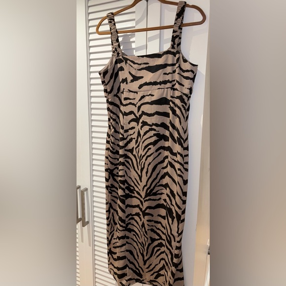 🤎New without tag🖤Bar III Animal Print Dress in Black and Tan - Picture 4 of 4